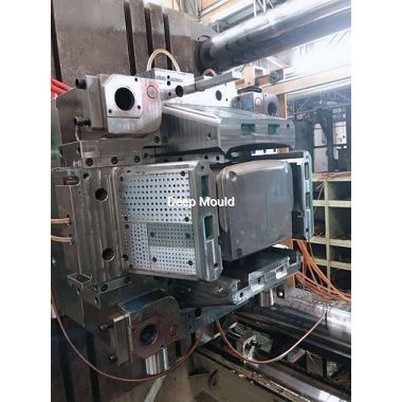 Moldes para recipientes de plástico